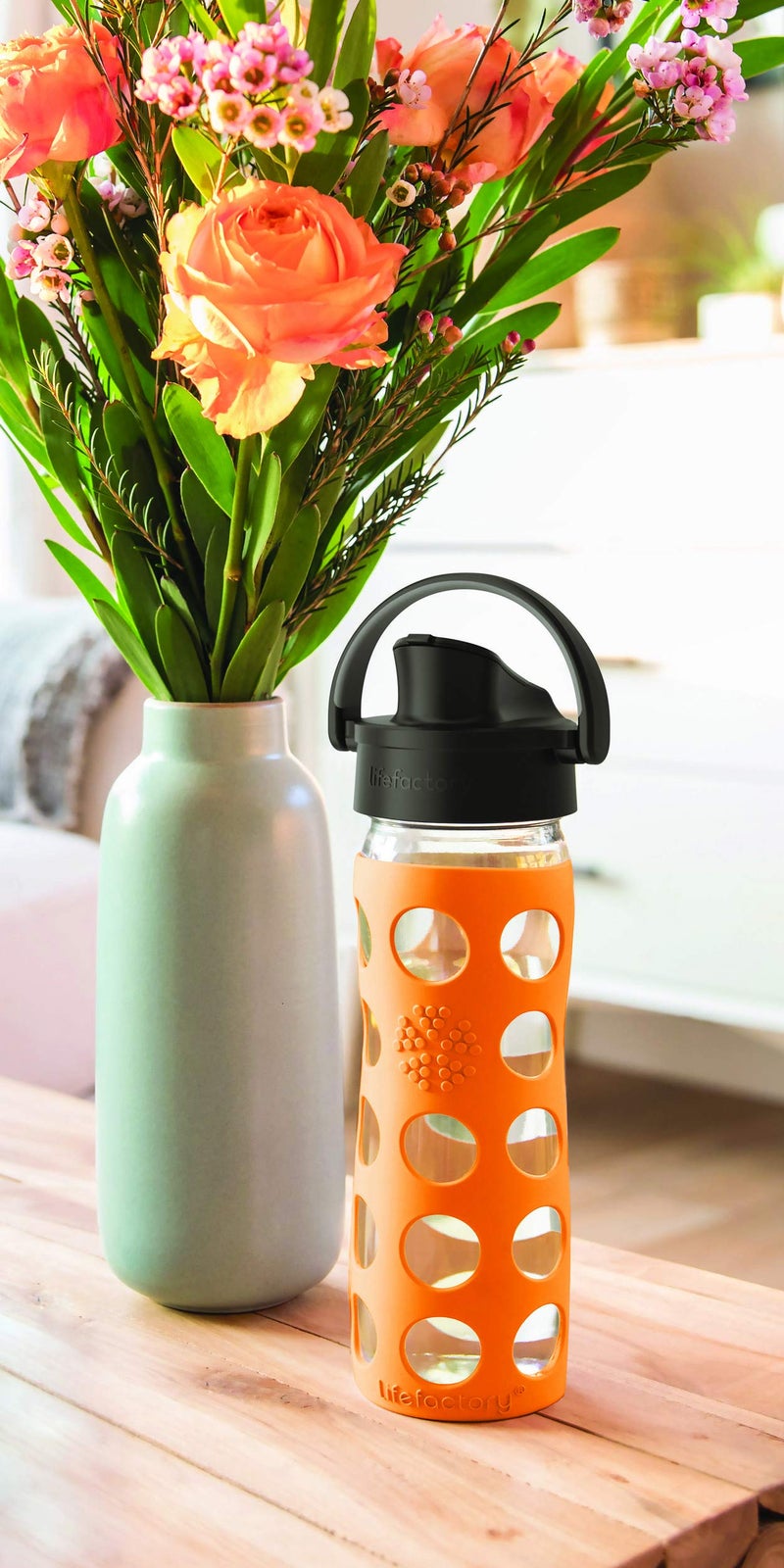 Lifefactory 16-Ounce Glass Water Bottle with Active Flip Cap and Protective Silicone Sleeve, Optic White - Image 5